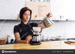 Image woman pouring coffee